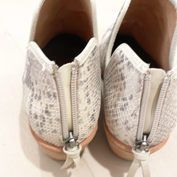 SOFFT Abena Snake Print taupe Leather Ankle Bootie 7.5 - Picture 12 of 12